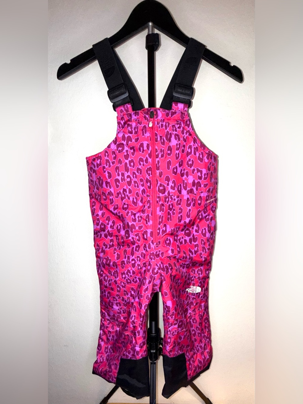 The North Face Toddler Snowquest Insulated Bib in cabaret pink leopard, 5T, EUC